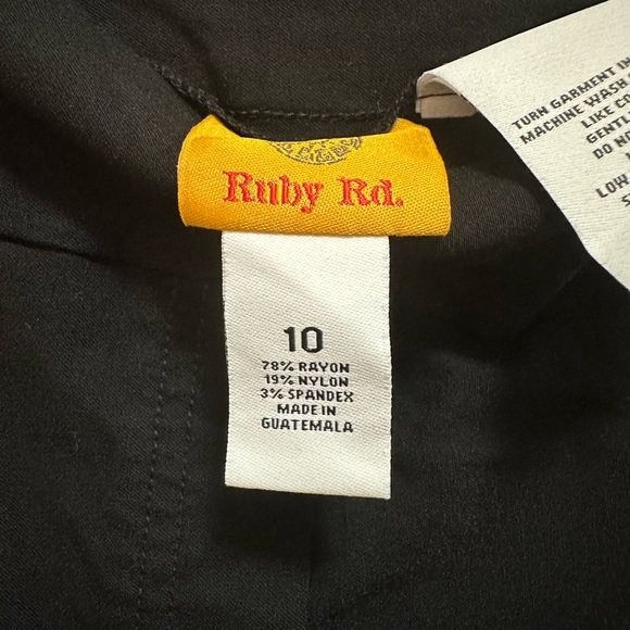 BLACK CAPRI SIZE 10 - Picture 3 of 4